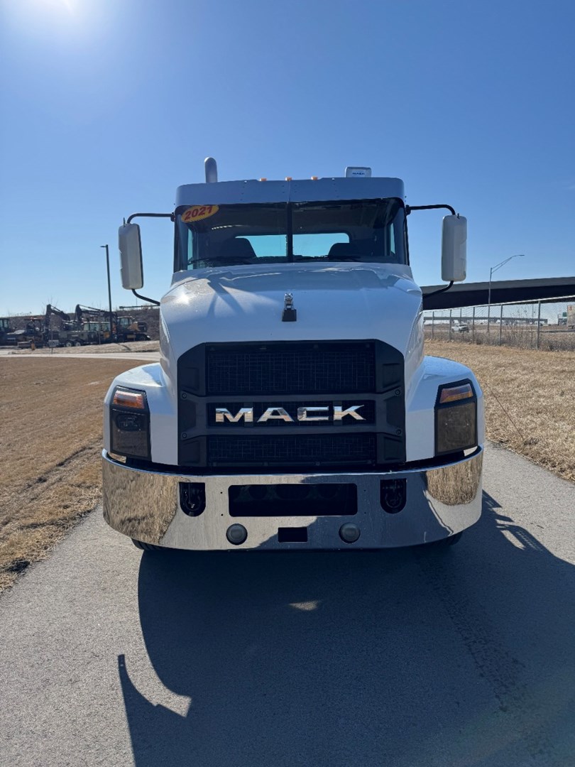 2021 MACK AN64T - USED TRUCKS DAY CAB - image 2
